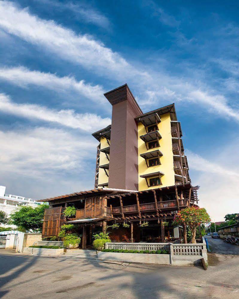 Night Bazaar Inn Chiang Mai Exterior photo